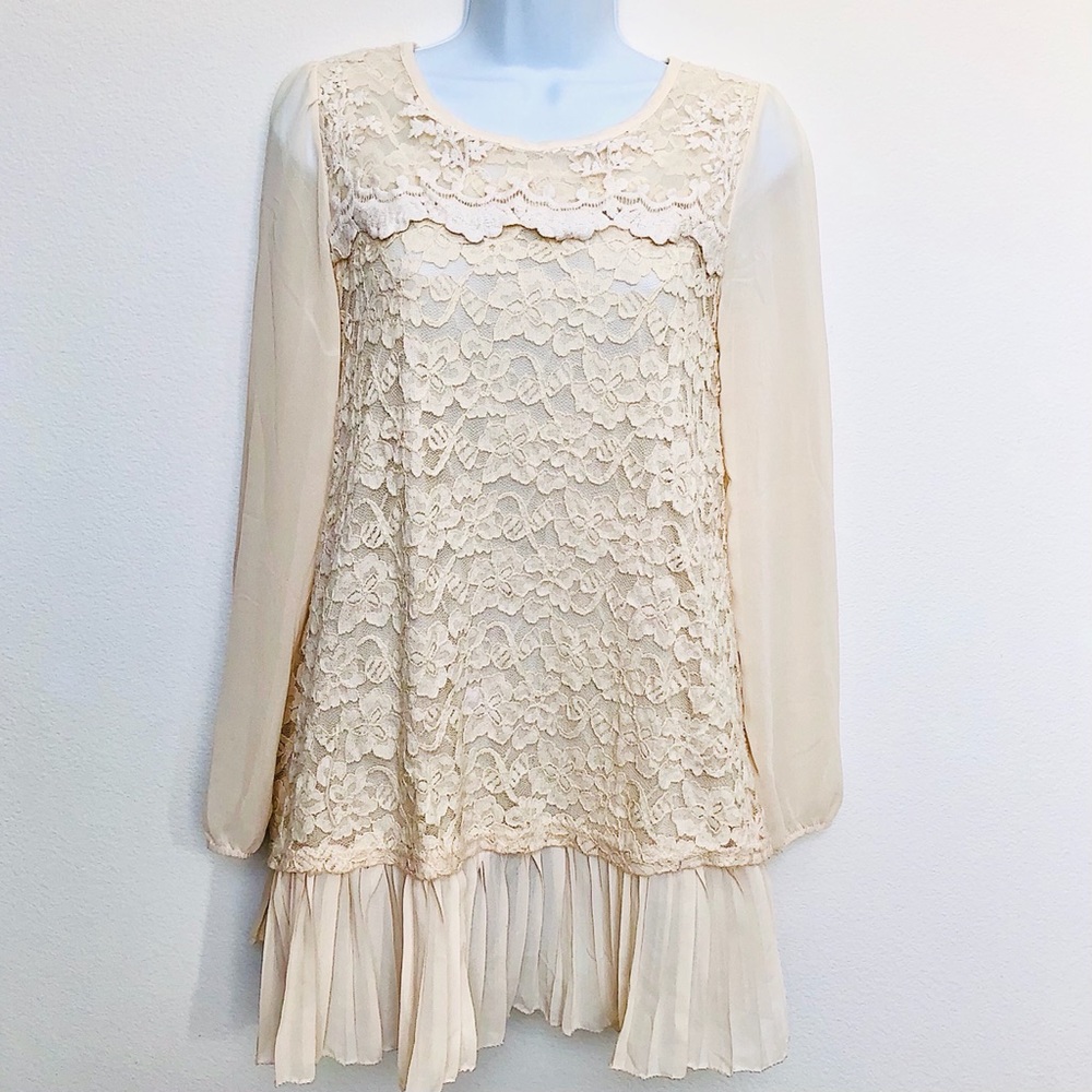 🎁 Cream Lace Chiffon Sleeve Pleated Hem Tunic_2-4